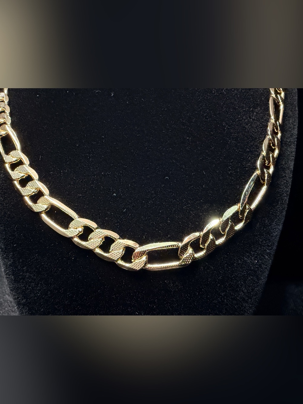 Figaro Diamond Cut 24in 8MM Gold Finish necklace. Brand New. Shines Bright